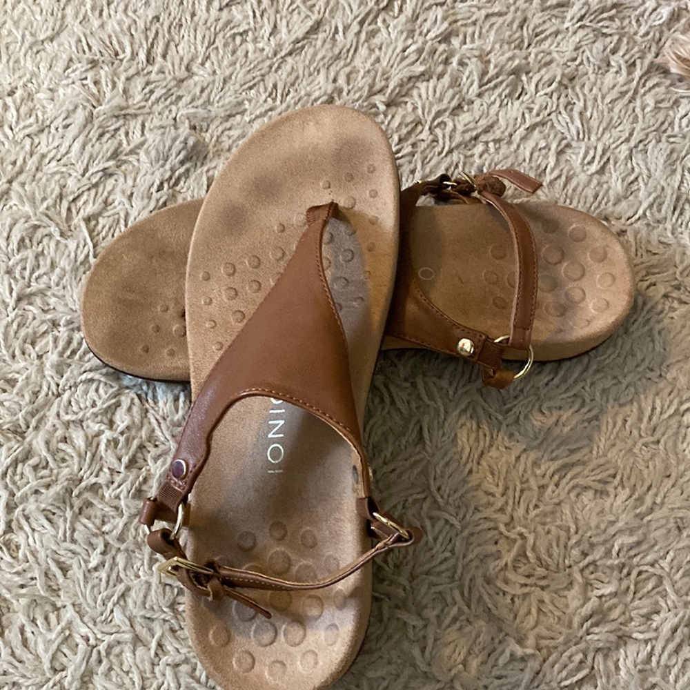 Tong sandals
